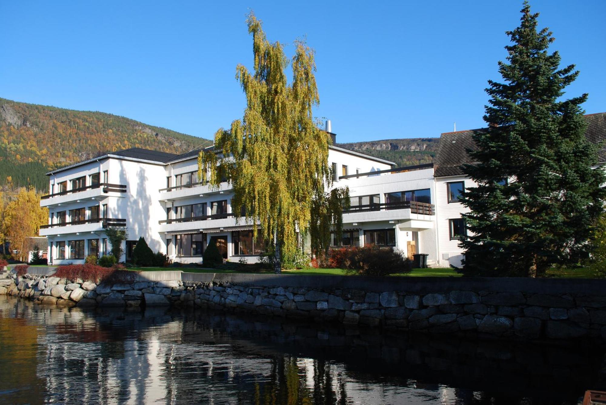 Innvik Fjordhotell Exterior foto