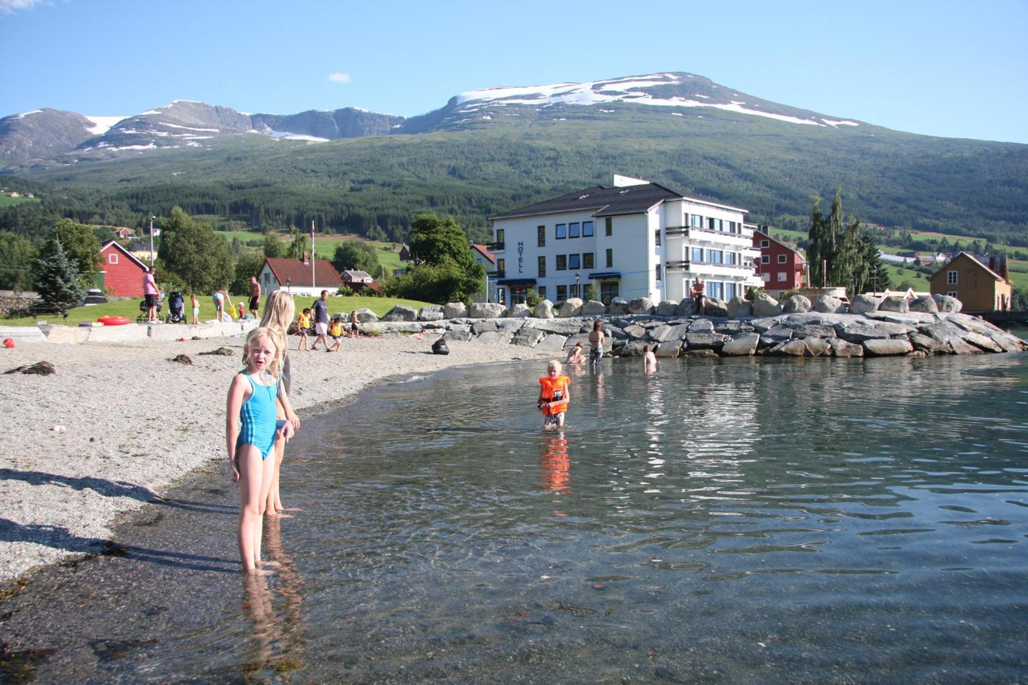 Innvik Fjordhotell Exterior foto